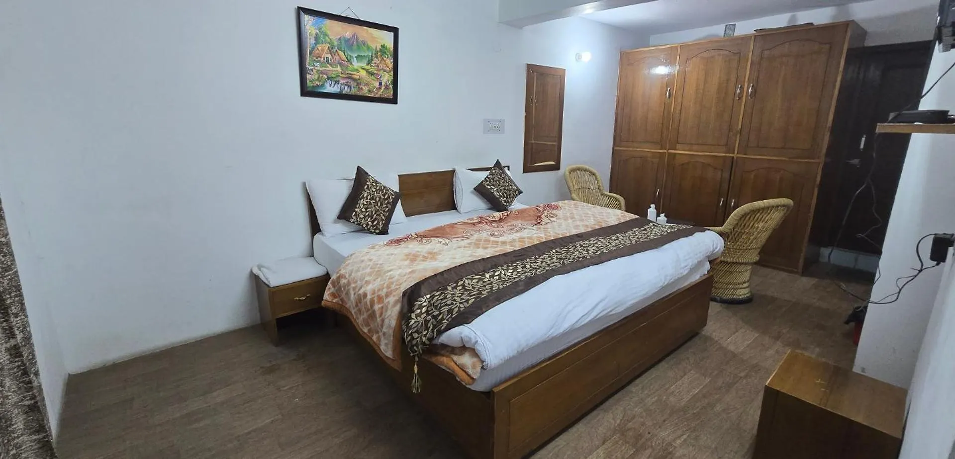 שימלה Shivani Home Stay