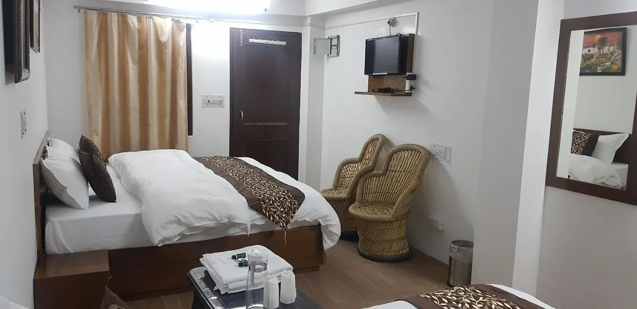 שימלה Shivani Home Stay