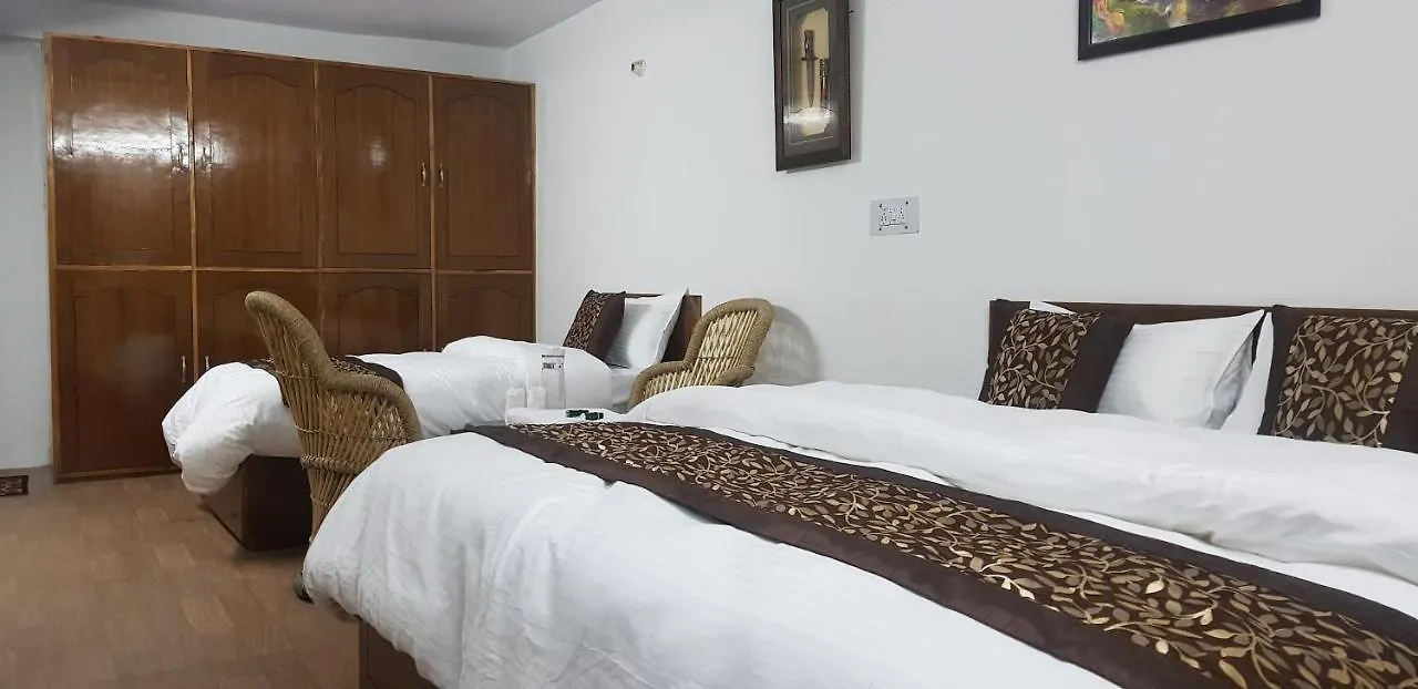 שימלה Shivani Home Stay 0*,